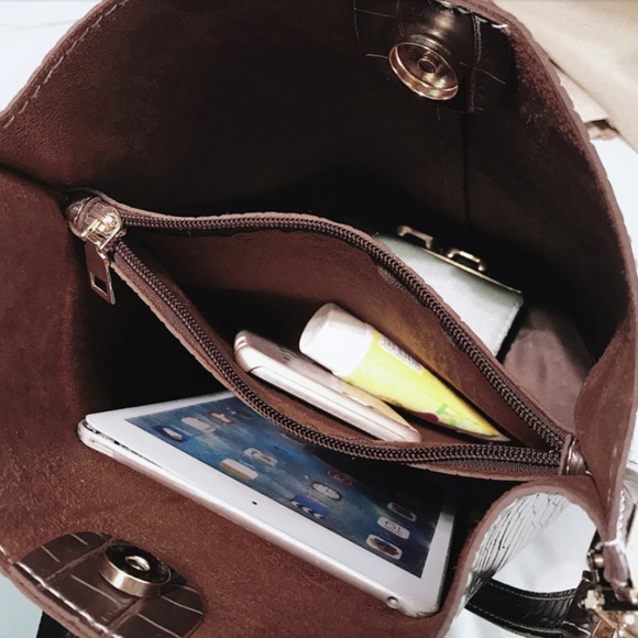 Hudson Vegan Leather Shoulder Bag - Picture 7 of 8